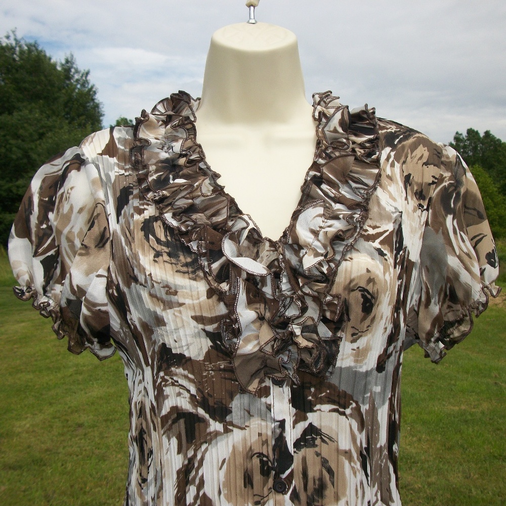 east 5th Chocolate Coffee Mocha Rose Button Up